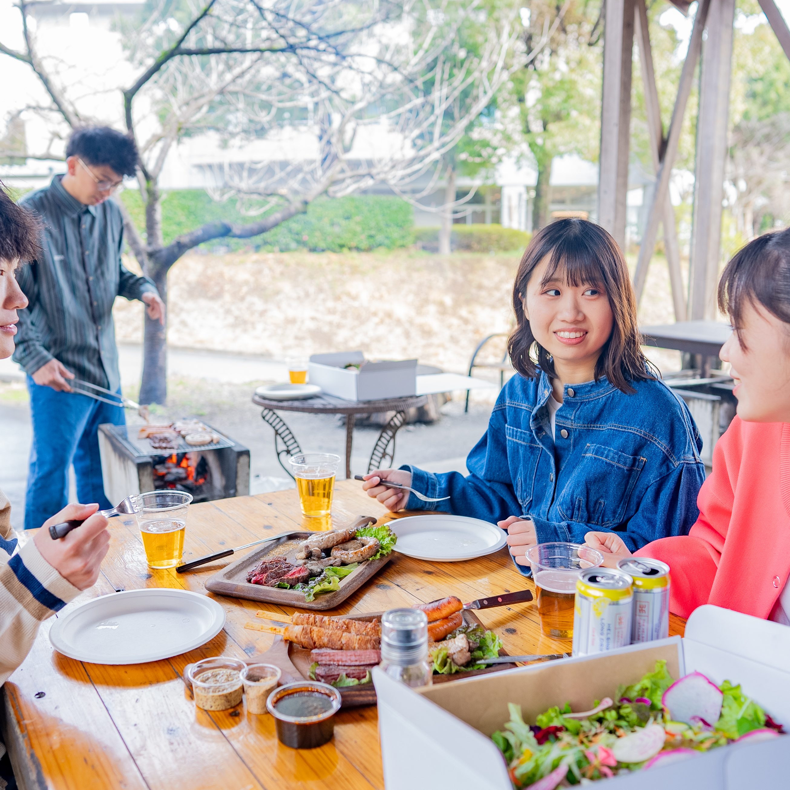 全天候型の屋根付きBBQ