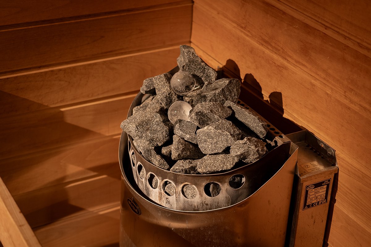 STAY WITH SAUNA!!