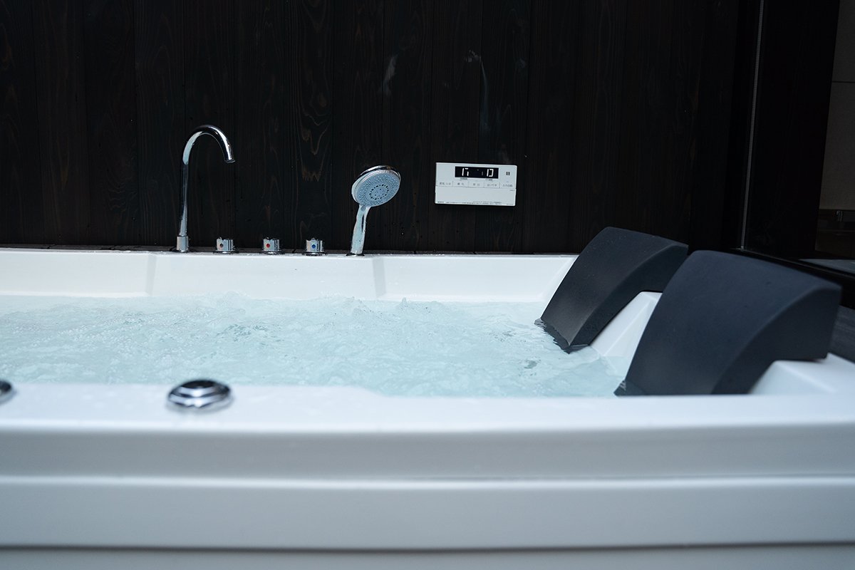 STAY WITH SAUNA!!