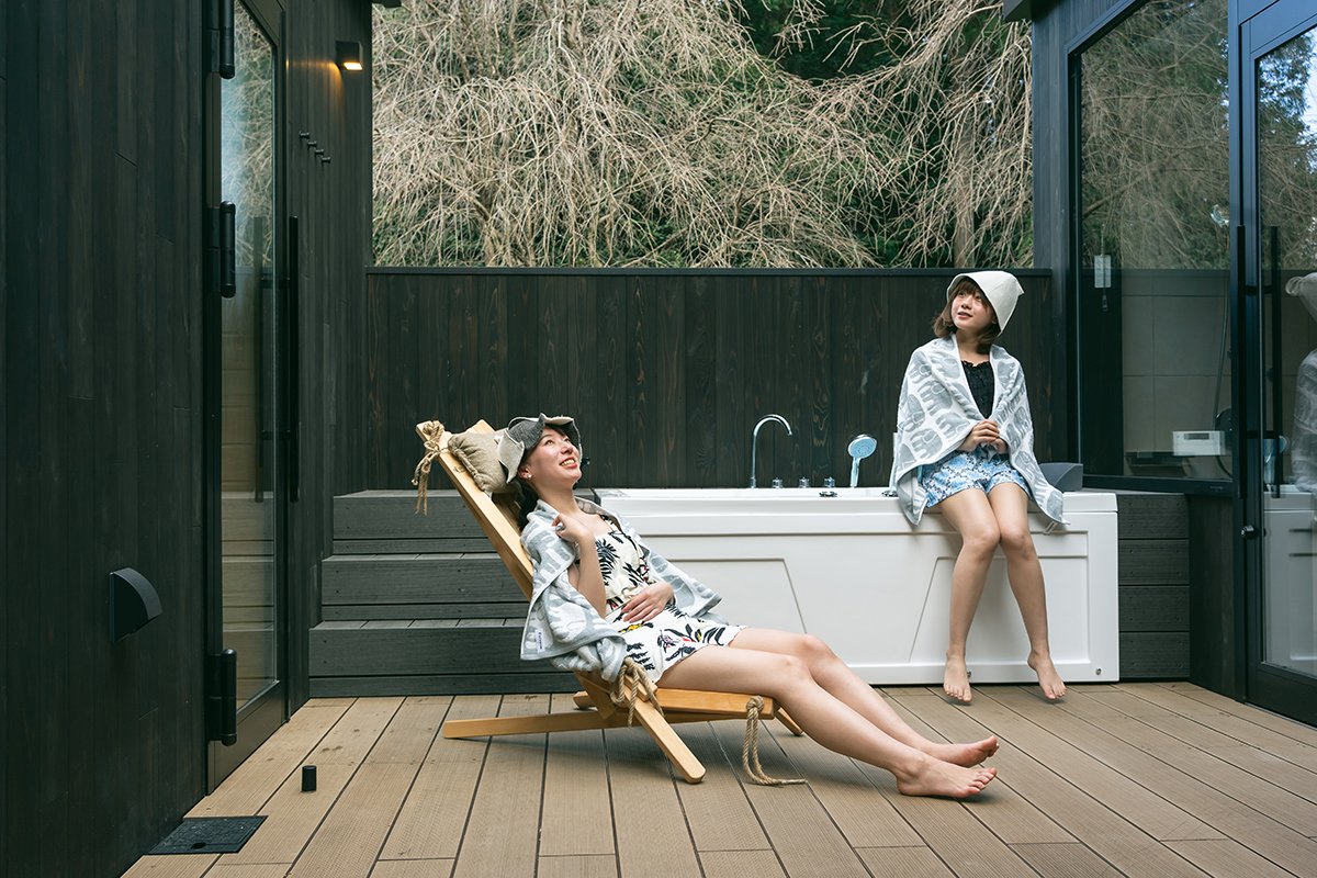 STAY WITH SAUNA!!