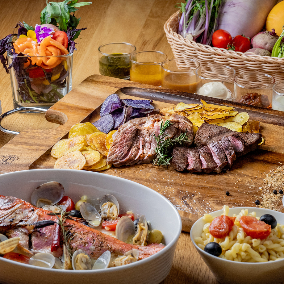 肉・魚・野菜すべてを味わう「グランピングディナー」