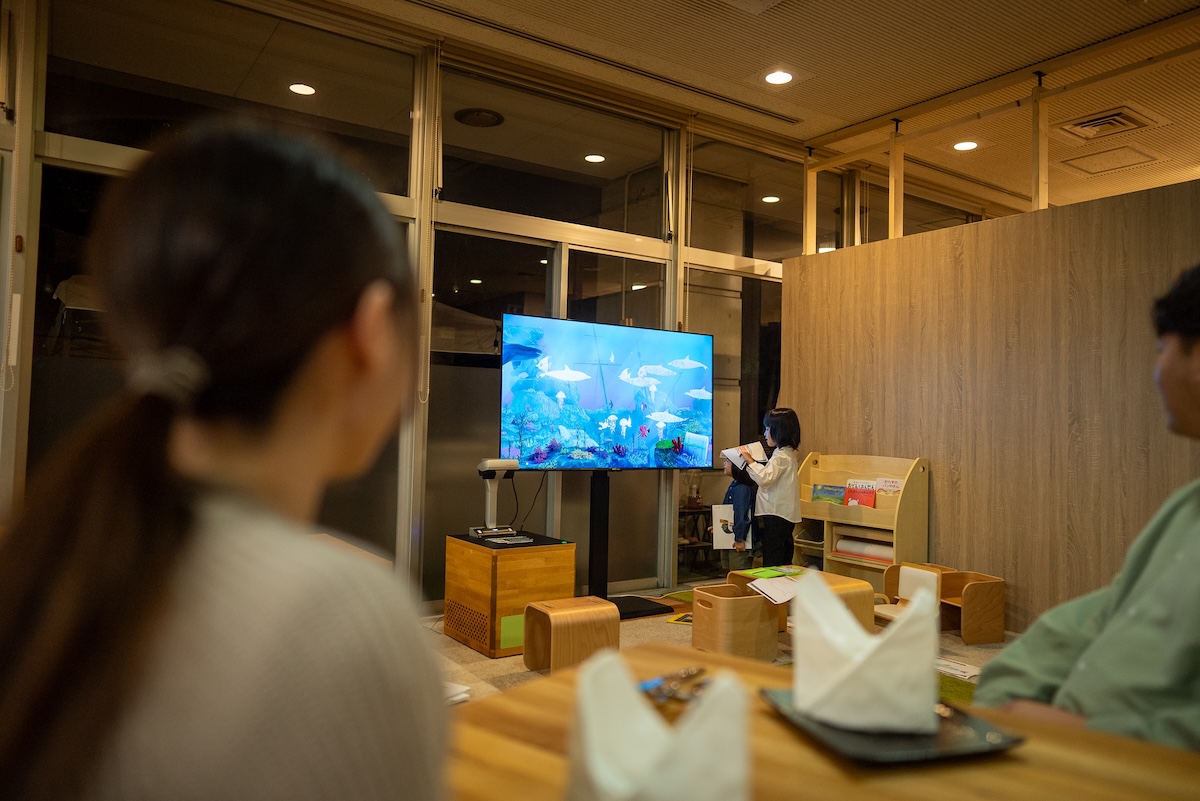 レストラン内にもデジタルキッズエリアを完備